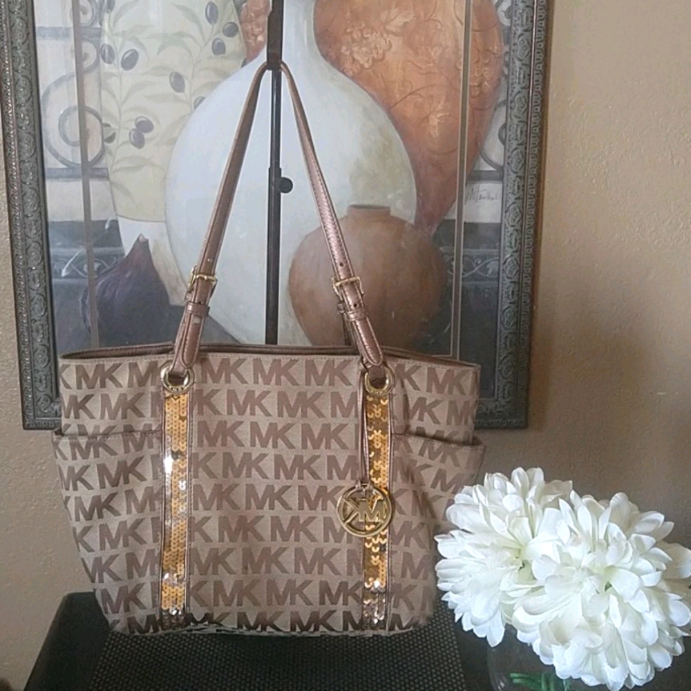 Michael kors purse!!